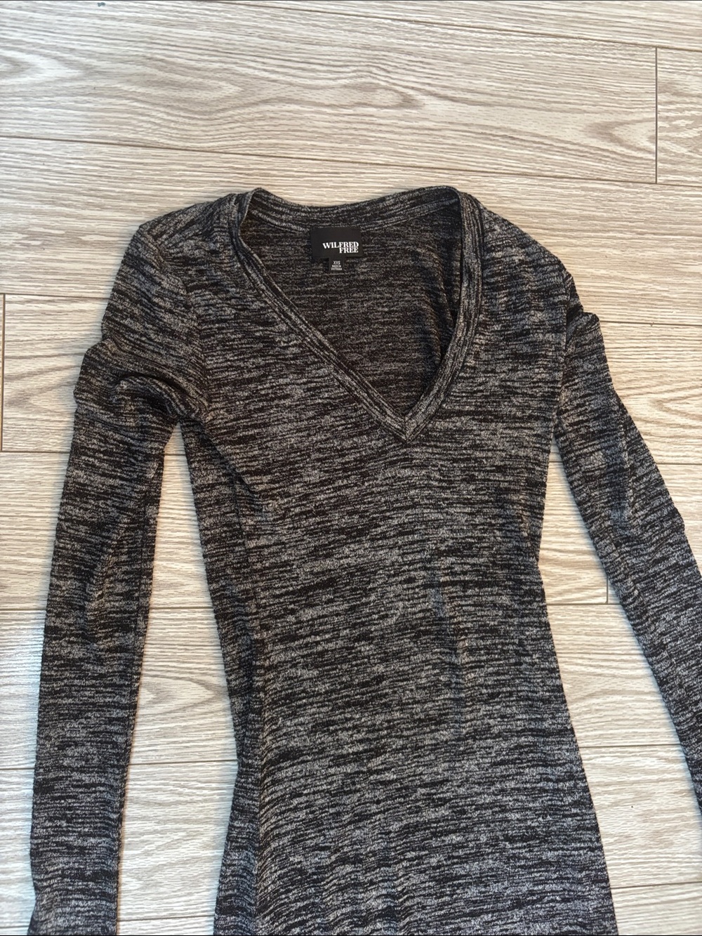 Wilfred Black Marled V-Neck Long Sleeve Tee